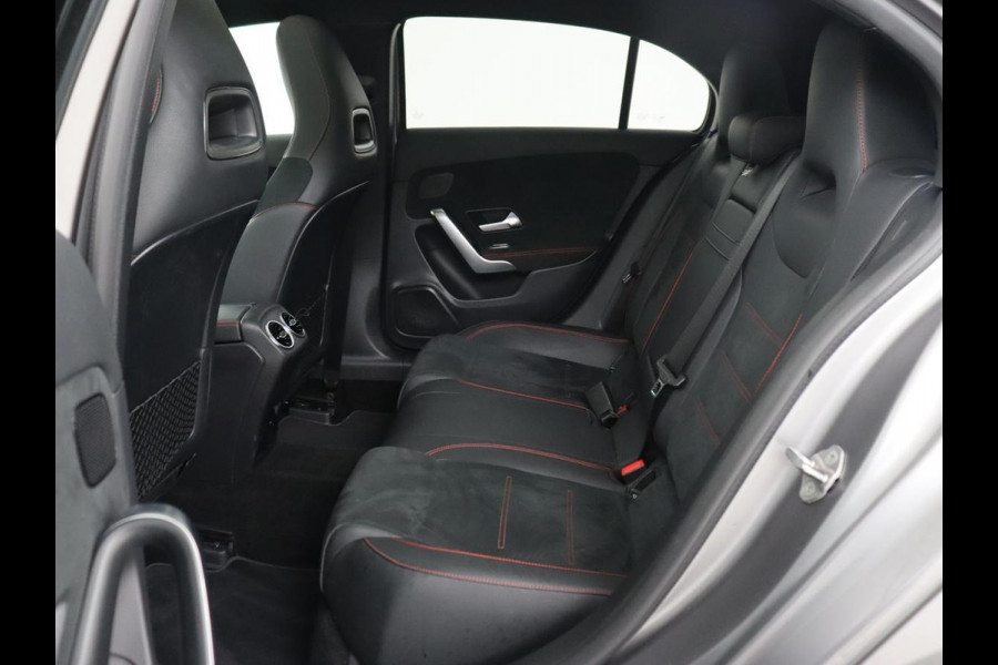 Mercedes-Benz A-Klasse 250e AMG Limited | Panoramadak | Stoelverwarming | Matrix LED | Memory | Carplay | Keyless | Camera | Navigatie | Full LED | PHEV | Plug In