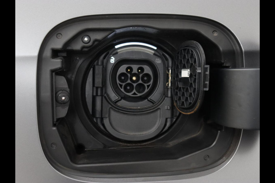 Mercedes-Benz A-Klasse 250e AMG Limited | Panoramadak | Stoelverwarming | Matrix LED | Memory | Carplay | Keyless | Camera | Navigatie | Full LED | PHEV | Plug In