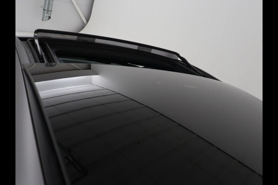 Mercedes-Benz A-Klasse 250e AMG Limited | Panoramadak | Stoelverwarming | Matrix LED | Memory | Carplay | Keyless | Camera | Navigatie | Full LED | PHEV | Plug In