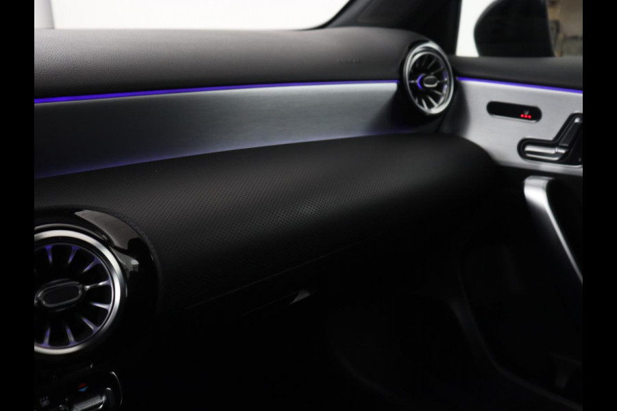 Mercedes-Benz A-Klasse 250e AMG Limited | Panoramadak | Stoelverwarming | Matrix LED | Memory | Carplay | Keyless | Camera | Navigatie | Full LED | PHEV | Plug In