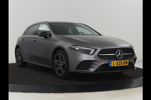 Mercedes-Benz A-Klasse 250e AMG Limited | Panoramadak | Stoelverwarming | Matrix LED | Memory | Carplay | Keyless | Camera | Navigatie | Full LED | PHEV | Plug In