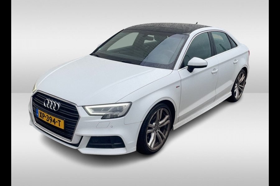 Audi A3 Limousine 35 TFSI CoD Sport S Line Edition / Panoramadak / Virtual Cockpit / Half leder / Navigatie / 18'' / Stoelverwarming / DAB / Cruise Control