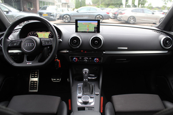 Audi A3 Limousine 35 TFSI CoD Sport S Line Edition / Panoramadak / Virtual Cockpit / Half leder / Navigatie / 18'' / Stoelverwarming / DAB / Cruise Control