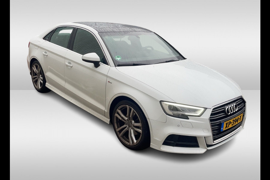 Audi A3 Limousine 35 TFSI CoD Sport S Line Edition / Panoramadak / Virtual Cockpit / Half leder / Navigatie / 18'' / Stoelverwarming / DAB / Cruise Control