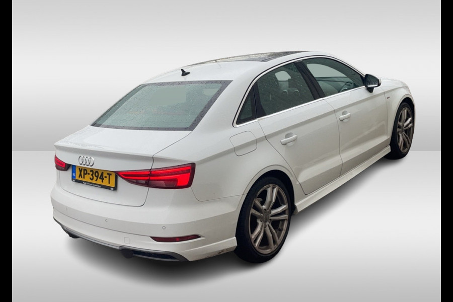 Audi A3 Limousine 35 TFSI CoD Sport S Line Edition / Panoramadak / Virtual Cockpit / Half leder / Navigatie / 18'' / Stoelverwarming / DAB / Cruise Control