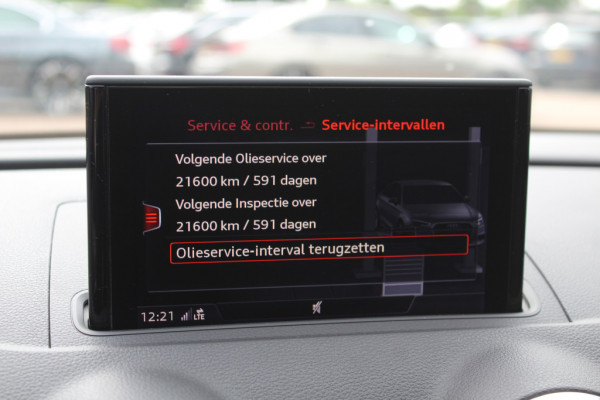 Audi A3 Limousine 35 TFSI CoD Sport S Line Edition / Panoramadak / Virtual Cockpit / Half leder / Navigatie / 18'' / Stoelverwarming / DAB / Cruise Control