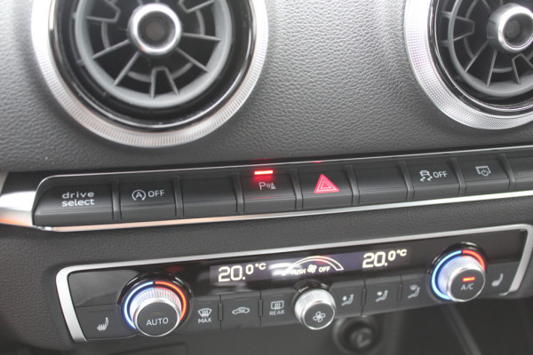 Audi A3 Limousine 35 TFSI CoD Sport S Line Edition / Panoramadak / Virtual Cockpit / Half leder / Navigatie / 18'' / Stoelverwarming / DAB / Cruise Control