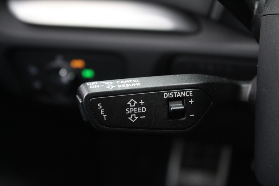 Audi A3 Limousine 35 TFSI CoD Sport S Line Edition / Panoramadak / Virtual Cockpit / Half leder / Navigatie / 18'' / Stoelverwarming / DAB / Cruise Control