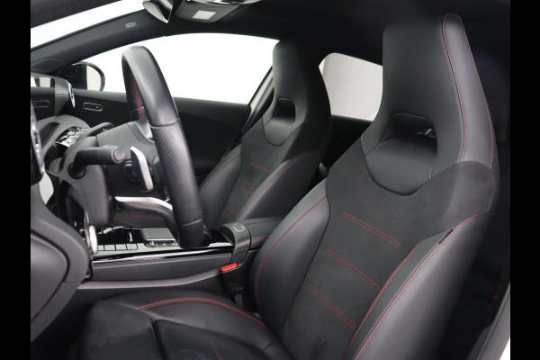Mercedes-Benz A-Klasse 250e AMG | Panoramadak | Stoelverwarming | Carplay | Leder/Alcantara | Camera | Sfeerverlichting | Navigatie | Park Assist | Climate control | PHEV | Plug In