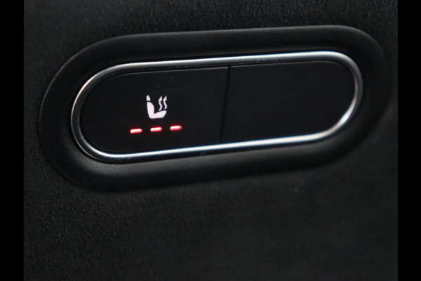 Mercedes-Benz A-Klasse 250e AMG | Panoramadak | Stoelverwarming | Carplay | Leder/Alcantara | Camera | Sfeerverlichting | Navigatie | Park Assist | Climate control | PHEV | Plug In