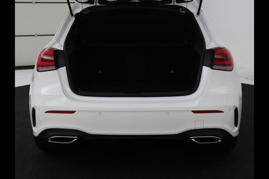 Mercedes-Benz A-Klasse 250e AMG | Panoramadak | Stoelverwarming | Carplay | Leder/Alcantara | Camera | Sfeerverlichting | Navigatie | Park Assist | Climate control | PHEV | Plug In