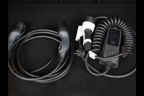 Mercedes-Benz A-Klasse 250e AMG | Panoramadak | Stoelverwarming | Carplay | Leder/Alcantara | Camera | Sfeerverlichting | Navigatie | Park Assist | Climate control | PHEV | Plug In