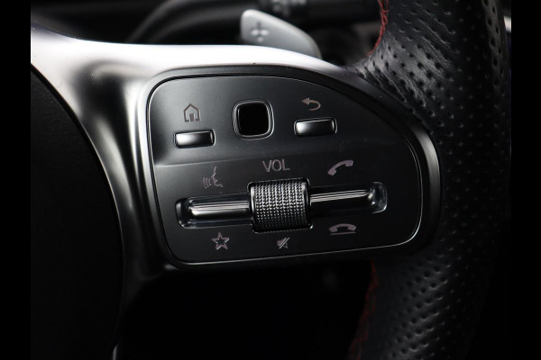 Mercedes-Benz A-Klasse 250e AMG | Panoramadak | Stoelverwarming | Carplay | Leder/Alcantara | Camera | Sfeerverlichting | Navigatie | Park Assist | Climate control | PHEV | Plug In