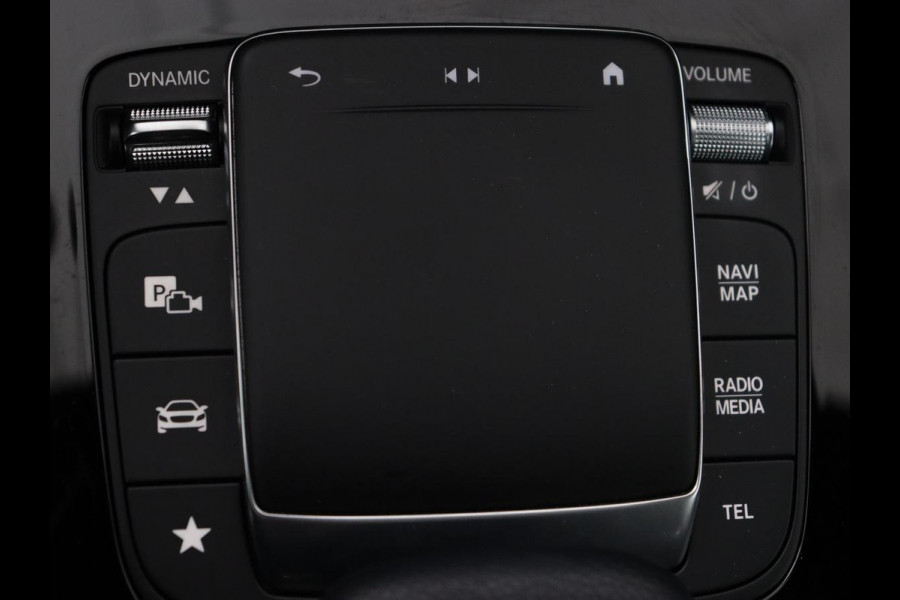 Mercedes-Benz A-Klasse 250e AMG | Panoramadak | Stoelverwarming | Carplay | Leder/Alcantara | Camera | Sfeerverlichting | Navigatie | Park Assist | Climate control | PHEV | Plug In