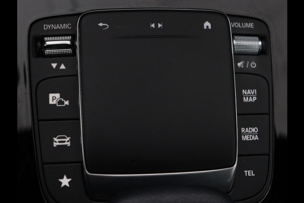 Mercedes-Benz A-Klasse 250e AMG | Panoramadak | Stoelverwarming | Carplay | Leder/Alcantara | Camera | Sfeerverlichting | Navigatie | Park Assist | Climate control | PHEV | Plug In