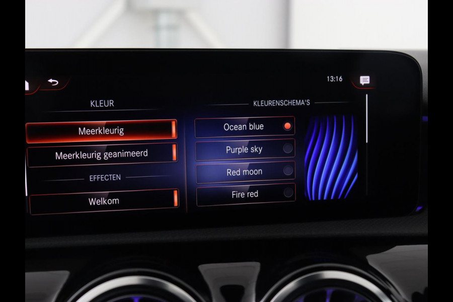 Mercedes-Benz A-Klasse 250e AMG | Panoramadak | Stoelverwarming | Carplay | Leder/Alcantara | Camera | Sfeerverlichting | Navigatie | Park Assist | Climate control | PHEV | Plug In