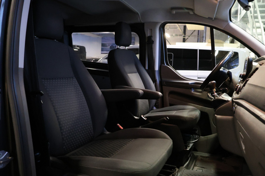 Ford Transit Custom 300 2.0 TDCI L2H1 DC | Dubbel Cabine | 5-Zitter | Stoelverwarming | DAB | PDC V+A | Cruise control | Trekhaak | MF Stuur | Airco | Nieuwe APK | NAP Logisch | Motorrevisie | Nieuwe distributiriem | Euro 6