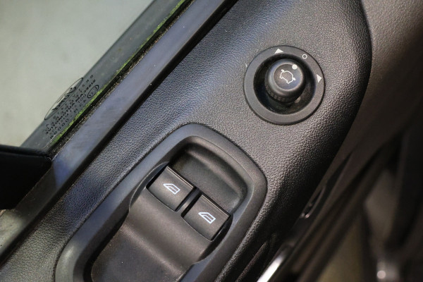 Ford Transit Custom 300 2.0 TDCI L2H1 DC | Dubbel Cabine | 5-Zitter | Stoelverwarming | DAB | PDC V+A | Cruise control | Trekhaak | MF Stuur | Airco | Nieuwe APK | NAP Logisch | Motorrevisie | Nieuwe distributiriem | Euro 6