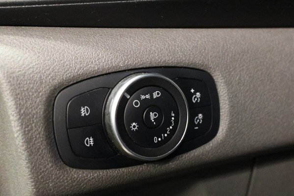 Ford Transit Custom 300 2.0 TDCI L2H1 DC | Dubbel Cabine | 5-Zitter | Stoelverwarming | DAB | PDC V+A | Cruise control | Trekhaak | MF Stuur | Airco | Nieuwe APK | NAP Logisch | Motorrevisie | Nieuwe distributiriem | Euro 6