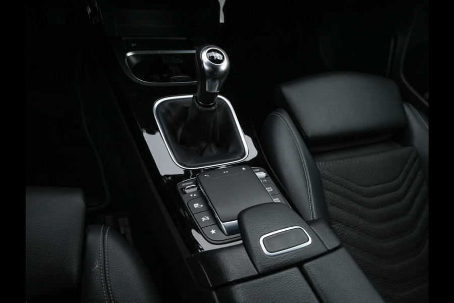 Mercedes-Benz A-Klasse 160 Business Solution (INCL-BTW) *LEATHER- FABRIC | FULL-LED | WIDE-SCREEN-COCKPIT | CAMERA | NAVI-FULLMAP | HEATED-COMFORTSEATS | ECC | PRIVACY-GLASS | PDC | KEYLESS | CRUISE | CARBON-INLAY | 16''ALU*