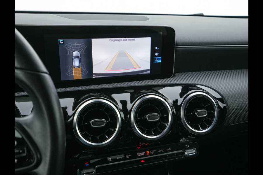 Mercedes-Benz A-Klasse 160 Business Solution (INCL-BTW) *LEATHER- FABRIC | FULL-LED | WIDE-SCREEN-COCKPIT | CAMERA | NAVI-FULLMAP | HEATED-COMFORTSEATS | ECC | PRIVACY-GLASS | PDC | KEYLESS | CRUISE | CARBON-INLAY | 16''ALU*