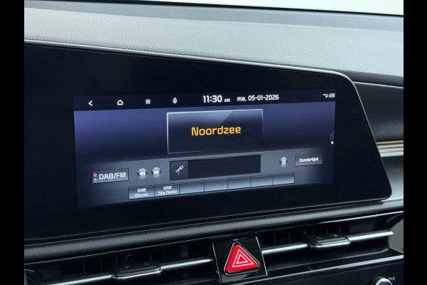 Kia Niro EV ExecutiveLine 64.8 kWh Trekhaak Leder SOH 98.5% Schuif-/kanteldak Adap.Cruise Camera Head-Up Display Apple Carplay Android Auto  Elek.Stoelen-Verwarmd/gekoeld+Memory Elek.Achterklep Stuurverwarming Lane Assist DAB 1e Eigenaar Origineel Nederlandse Auto Fabrieksgarantie tot 25-10-2029/150.000km € 50.000 nieuw!