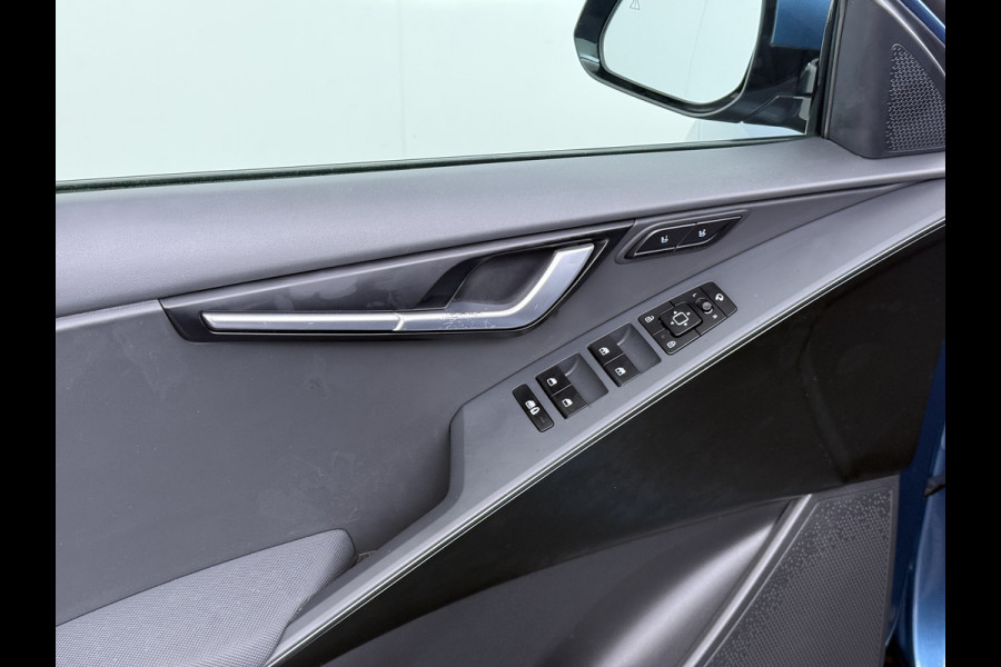 Kia Niro EV ExecutiveLine 64.8 kWh Trekhaak Leder SOH 98.5% Schuif-/kanteldak Adap.Cruise Camera Head-Up Display Apple Carplay Android Auto  Elek.Stoelen-Verwarmd/gekoeld+Memory Elek.Achterklep Stuurverwarming Lane Assist DAB 1e Eigenaar Origineel Nederlandse Auto Fabrieksgarantie tot 25-10-2029/150.000km € 50.000 nieuw!