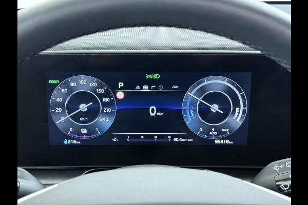 Kia Niro EV ExecutiveLine 64.8 kWh Trekhaak Leder SOH 98.5% Schuif-/kanteldak Adap.Cruise Camera Head-Up Display Apple Carplay Android Auto  Elek.Stoelen-Verwarmd/gekoeld+Memory Elek.Achterklep Stuurverwarming Lane Assist DAB 1e Eigenaar Origineel Nederlandse Auto Fabrieksgarantie tot 25-10-2029/150.000km € 50.000 nieuw!