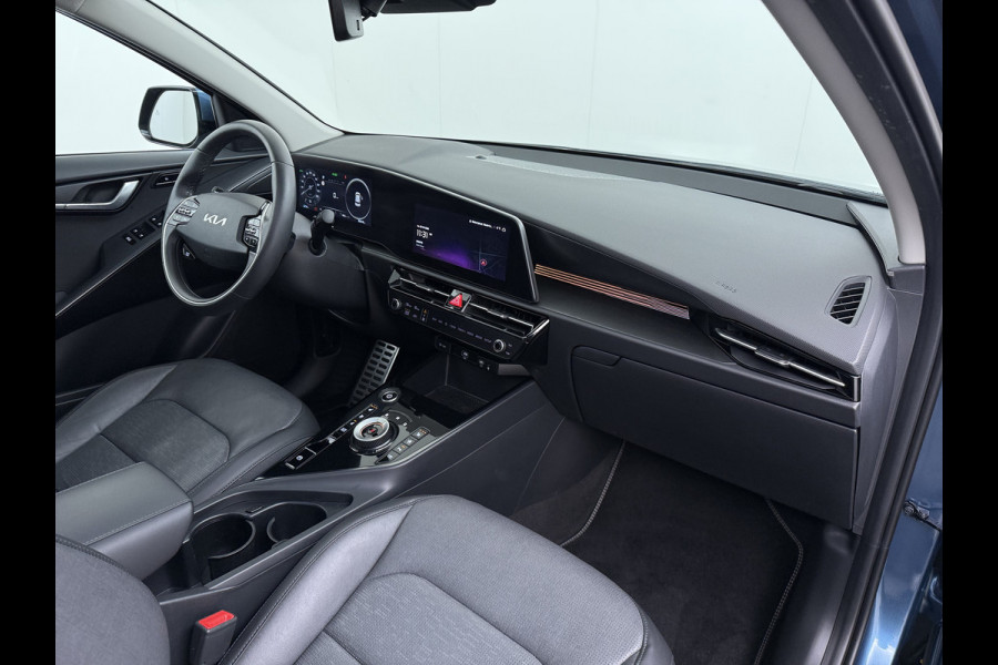 Kia Niro EV ExecutiveLine 64.8 kWh Trekhaak Leder SOH 98.5% Schuif-/kanteldak Adap.Cruise Camera Head-Up Display Apple Carplay Android Auto  Elek.Stoelen-Verwarmd/gekoeld+Memory Elek.Achterklep Stuurverwarming Lane Assist DAB 1e Eigenaar Origineel Nederlandse Auto Fabrieksgarantie tot 25-10-2029/150.000km € 50.000 nieuw!