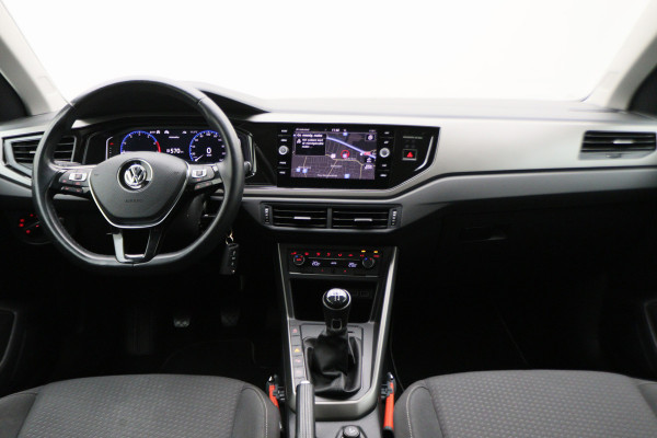 Volkswagen Polo 1.0 TSI Comfortline Business Virtual Cockpit, Climate, ACC, Apple Carplay, Afn. Trekhaak, PDC