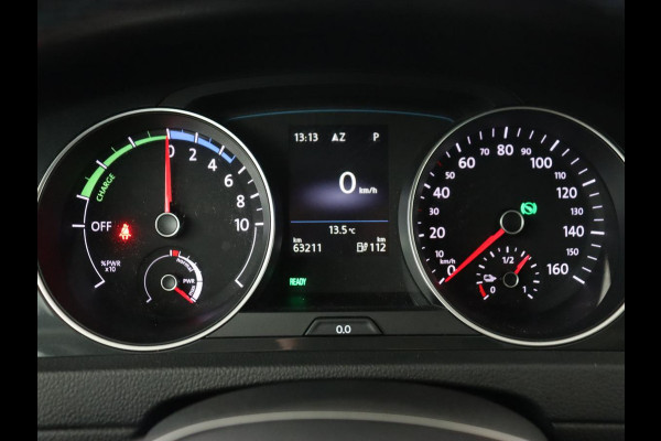 Volkswagen e-Golf E-dition | Stoelverwarming | Carplay | Full LED | Navigatie | Parkeerhulp | Climate control | Bluetooth