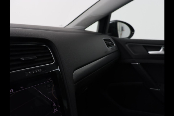 Volkswagen e-Golf E-dition | Stoelverwarming | Carplay | Full LED | Navigatie | Parkeerhulp | Climate control | Bluetooth
