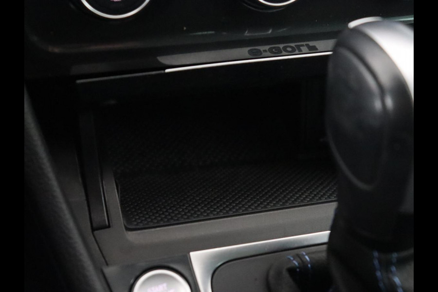 Volkswagen e-Golf E-dition | Stoelverwarming | Carplay | Full LED | Navigatie | Parkeerhulp | Climate control | Bluetooth