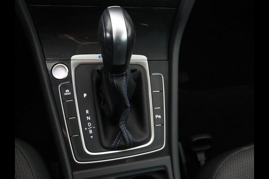 Volkswagen e-Golf E-dition | Stoelverwarming | Carplay | Full LED | Navigatie | Parkeerhulp | Climate control | Bluetooth
