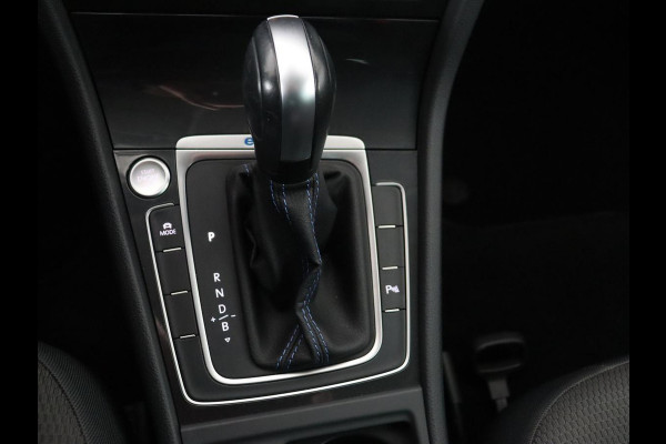 Volkswagen e-Golf E-dition | Stoelverwarming | Carplay | Full LED | Navigatie | Parkeerhulp | Climate control | Bluetooth