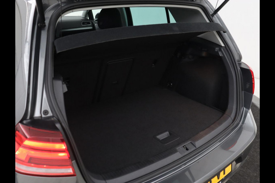 Volkswagen e-Golf E-dition | Stoelverwarming | Carplay | Full LED | Navigatie | Parkeerhulp | Climate control | Bluetooth