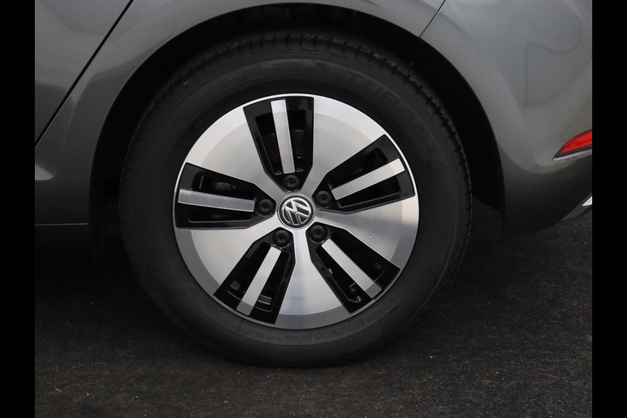 Volkswagen e-Golf E-dition | Stoelverwarming | Carplay | Full LED | Navigatie | Parkeerhulp | Climate control | Bluetooth