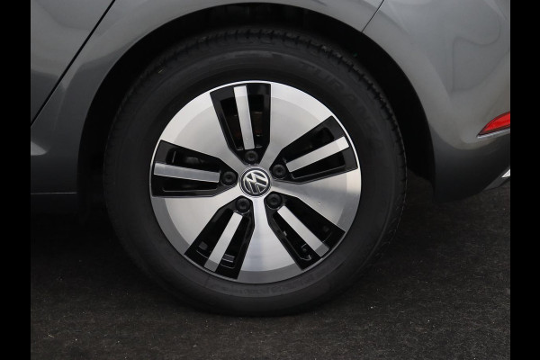 Volkswagen e-Golf E-dition | Stoelverwarming | Carplay | Full LED | Navigatie | Parkeerhulp | Climate control | Bluetooth