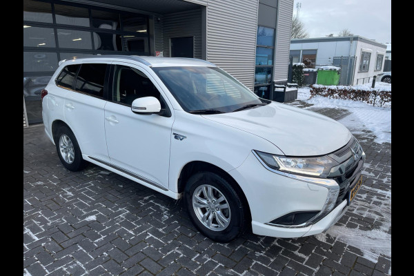 Mitsubishi Outlander 2.4 PHEV AWD Pure Plugin Hybride Trekhaak