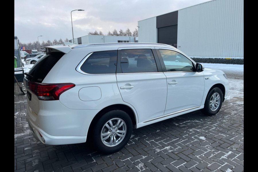 Mitsubishi Outlander 2.4 PHEV AWD Pure Plugin Hybride Trekhaak