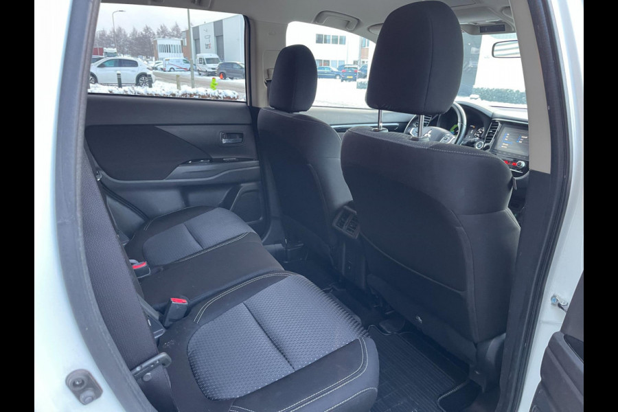 Mitsubishi Outlander 2.4 PHEV AWD Pure Plugin Hybride Trekhaak