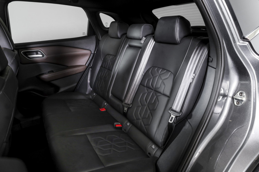 Nissan QASHQAI 1.3 MHEV Xtronic 158 PK Tekna - Automaat | Pano | Dig. Cockpit | Adapt. Cruise | Winterpakket | PDC | 360 Camera | NAV + App. Connect | ECC | DAB | Elek Klep | LM 19" | 1919