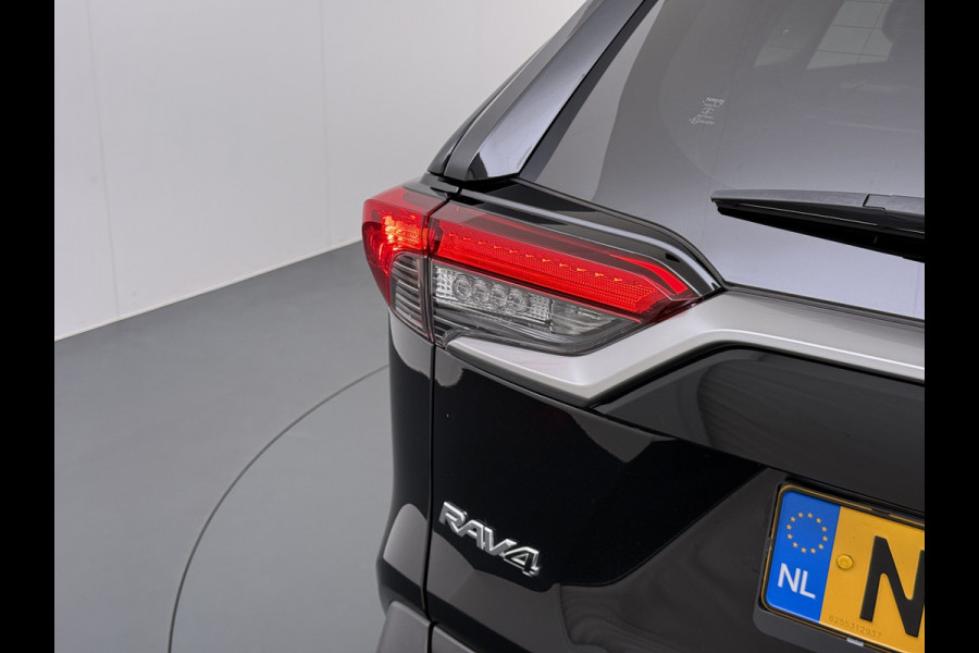 Toyota RAV4 2.5I 218PK Hybrid Automaat Leder Apple Carplay Android Auto Navi Dual Ecc JBL®-Audio Adap.Cruise Camera Business Plus Keyless Elek.Achterklep Stoelverwarming Elek.Stoel Lane Assist Wifi Led Lmv 18" Regensensor DAB 1e Eigenaar Origineel Nederlandse Auto