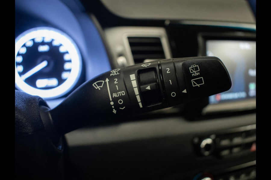 Kia Niro 1.6 GDi Hybrid DynamicLine Sport (APPLE CARPLAY,NAVI,CAMERA,PDC,CRUISE,TREKHAAK,LED,SPORTSTOELEN,LM VELGEN,NETTE STAAT)