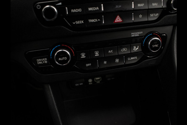 Kia Niro 1.6 GDi Hybrid DynamicLine Sport (APPLE CARPLAY,NAVI,CAMERA,PDC,CRUISE,TREKHAAK,LED,SPORTSTOELEN,LM VELGEN,NETTE STAAT)