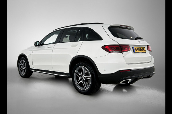 Mercedes-Benz GLC 300 e 4MATIC Business Solution AMG Panoramadak | 5 spaaks AMG lichtmetalen velgen | Treeplanken | Navigatie | Parking support | Inclusief 24 maanden MB Certified garantie voor Europa.