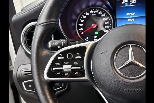 Mercedes-Benz GLC 300 e 4MATIC Business Solution AMG Panoramadak | 5 spaaks AMG lichtmetalen velgen | Treeplanken | Navigatie | Parking support | Inclusief 24 maanden MB Certified garantie voor Europa.