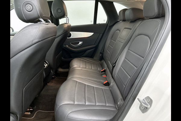 Mercedes-Benz GLC 300 e 4MATIC Business Solution AMG Panoramadak | 5 spaaks AMG lichtmetalen velgen | Treeplanken | Navigatie | Parking support | Inclusief 24 maanden MB Certified garantie voor Europa.
