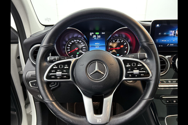 Mercedes-Benz GLC 300 e 4MATIC Business Solution AMG Panoramadak | 5 spaaks AMG lichtmetalen velgen | Treeplanken | Navigatie | Parking support | Inclusief 24 maanden MB Certified garantie voor Europa.