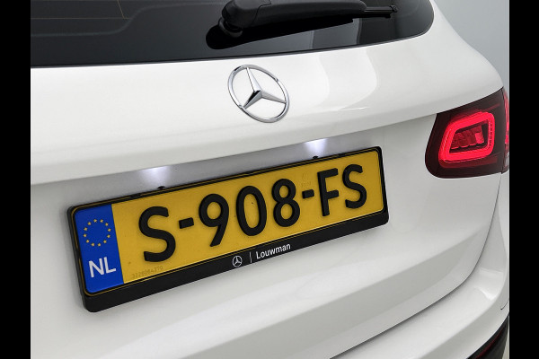 Mercedes-Benz GLC 300 e 4MATIC Business Solution AMG Panoramadak | 5 spaaks AMG lichtmetalen velgen | Treeplanken | Navigatie | Parking support | Inclusief 24 maanden MB Certified garantie voor Europa.